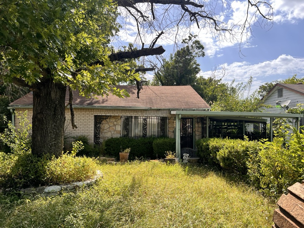 A 1960s Garland brick ranch bought as-is for cash